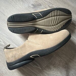 UGG warm suede step-in shoes, size US 11 (EU 42), tan/light beige, good as new